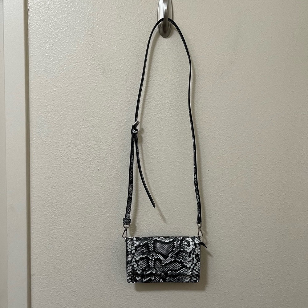 •MICHAEL KORS• Jet Set Charm Small Phone Crossbody Black White Grey Card Slots - Picture 2 of 16